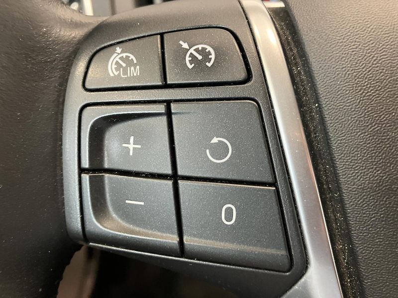 Volvo V40 T3 FWD Summum, MT6 - fotka 19 z 42