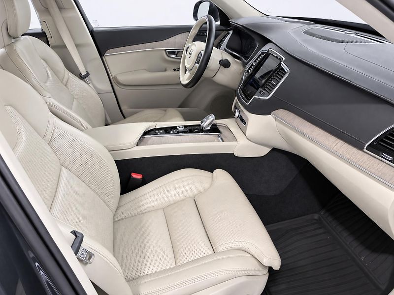 Volvo XC90 2,0 B5 173kW CZ 4X4 DPH Inscri - fotka 14 z 30