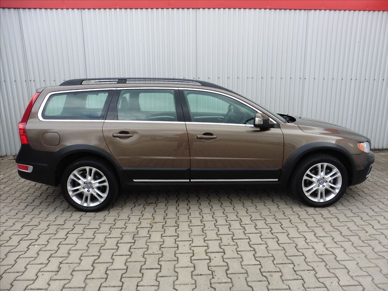Volvo XC70 2,4 D Summum AWD, Navi... - fotka 6 z 16