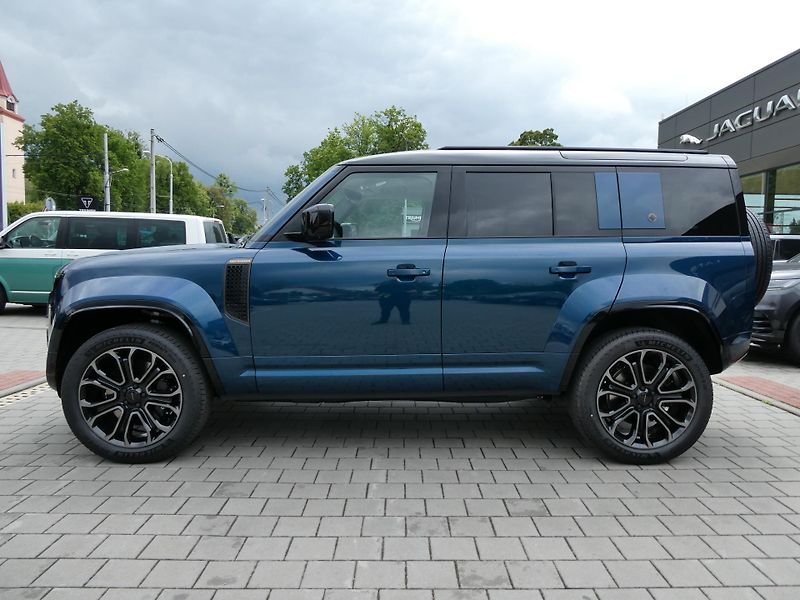 Land Rover Defender 110 4,4 OCTA P635 - fotka 3 z 47