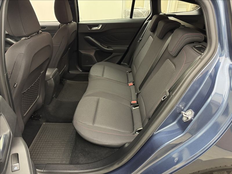 Ford Focus 1,5 ST-LINE ZÁRUKA LED 1MAJ ČR - fotka 37 z 40