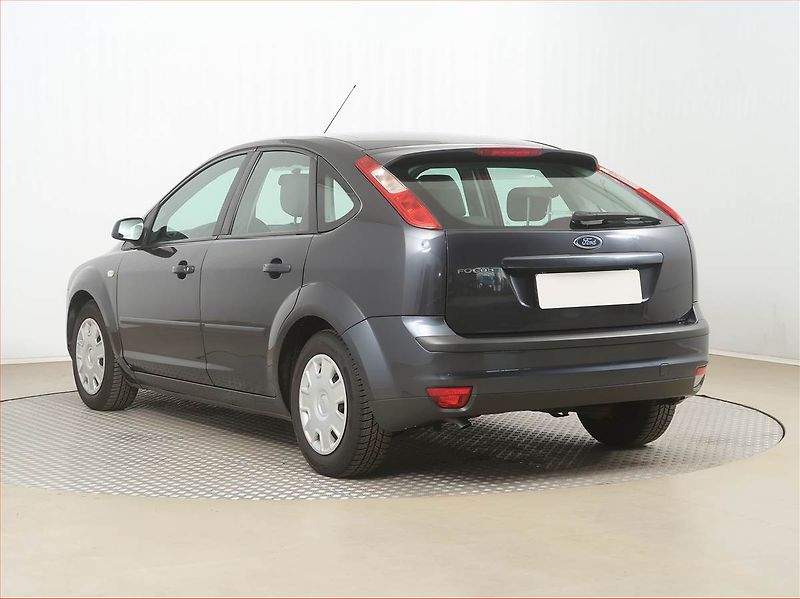 Ford Focus (2008) 1.6 16V, po STK, rezervace - fotka 4 z 16