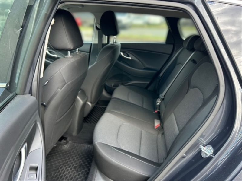 Hyundai i30 1,0 TGDI FamilySmart AT - fotka 8 z 11