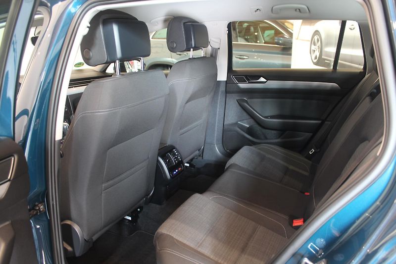 Volkswagen Passat (2021) 2.0TDI DSG LED Nez.Topení - fotka 18 z 36