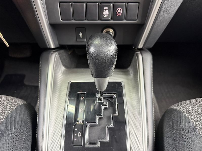 Mitsubishi Ostatní 2.2D-iD A/T INTENSE 4WD DOUBLE - fotka 17 z 20