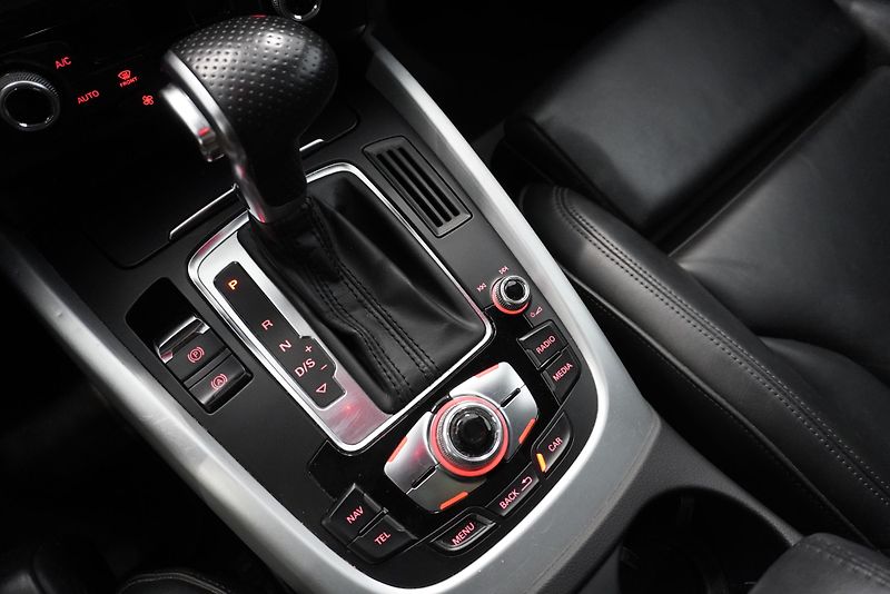 Audi Q5 3.0 TDI 190kW QUATTRO S-LINE - fotka 19 z 37