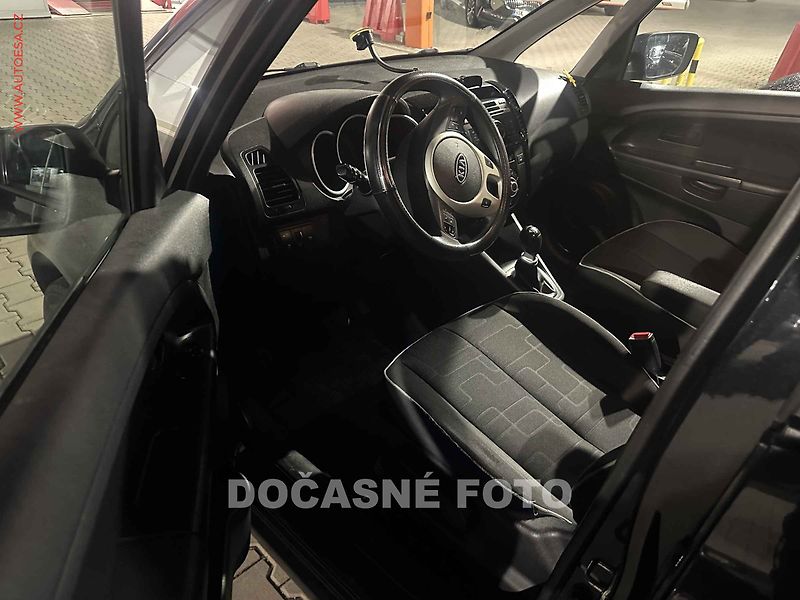 Kia Venga (2010) 1.4i, 2.maj, AC, park. senzor - fotka 3 z 3