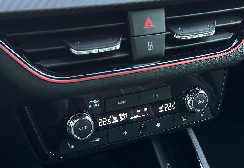 Škoda Kamiq 1.5TSi DSG Monte Carlo 150PS M - fotka 19 z 35