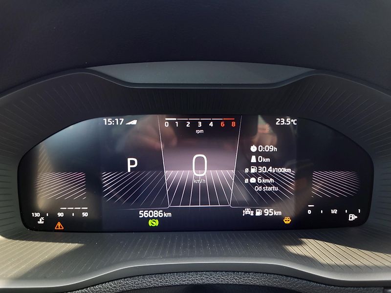 Škoda Karoq 1.5 TSI 110kW DSG SPORTLINE  - fotka 11 z 45