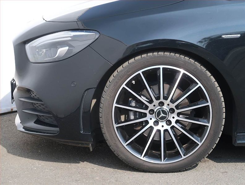 Mercedes-Benz Třídy B (2021) AMG line B 200 d 4MATIC - fotka 15 z 22