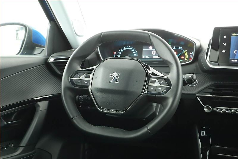 Peugeot 2008 (2021) Allure 50 kWh, SoH 91% - fotka 14 z 17