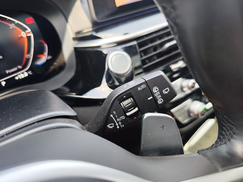 BMW Řada 5 540d/250kW M-Paket AT 4x4 - fotka 34 z 41