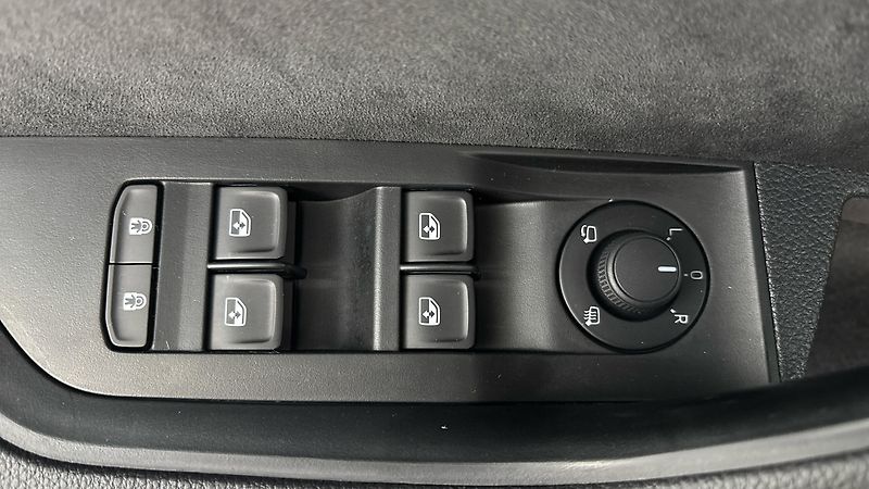 Škoda Superb 2.0 TDI DSG 4x4 Sportline - fotka 23 z 29