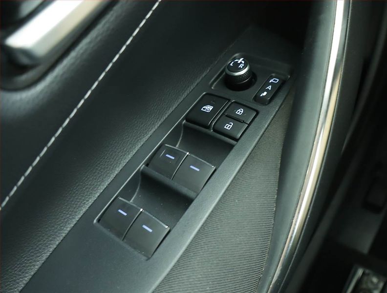 Toyota Corolla (2022) 1.8 Hybrid - fotka 16 z 16