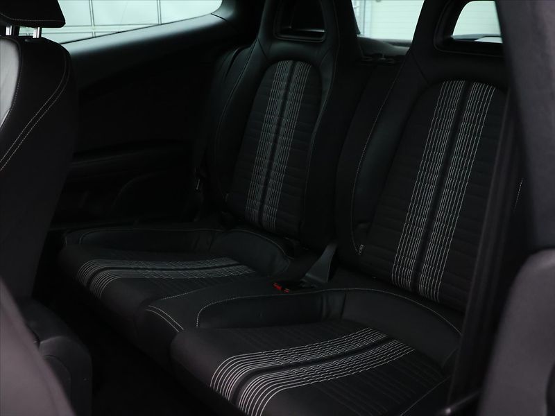 Volkswagen Scirocco 1,4 TSI 90kW Sport Xenon Pano - fotka 12 z 32
