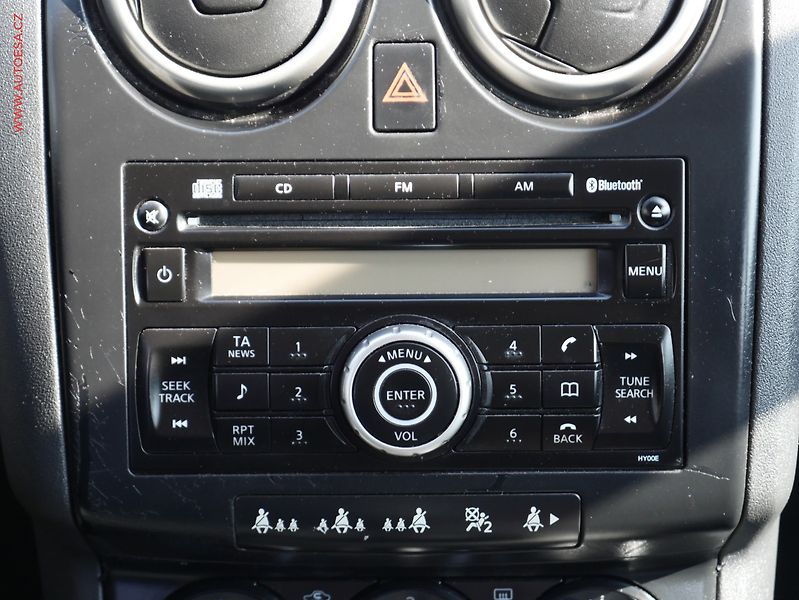 Nissan Qashqai (2009) 1.6i, ČR, AC, park.asist - fotka 11 z 15