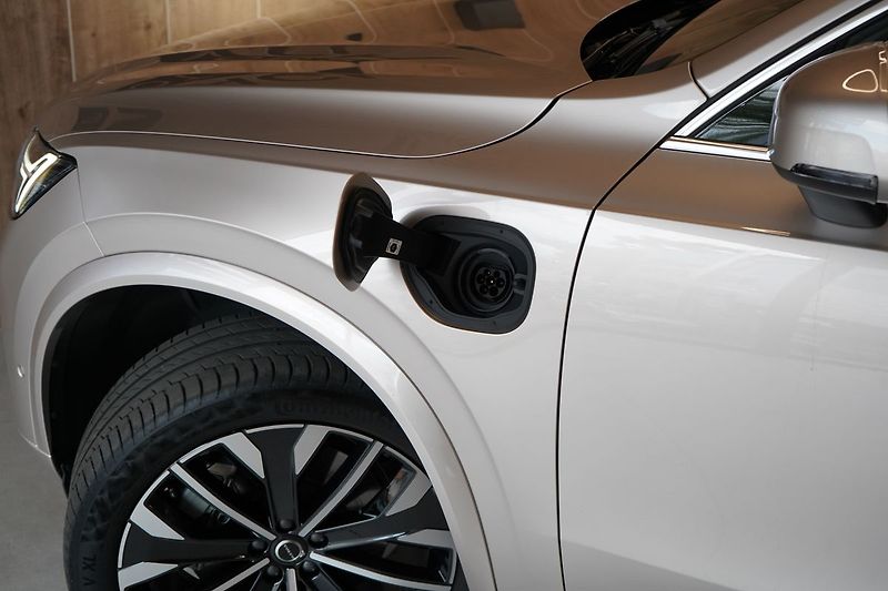 Volvo XC90 T8 PLUS Bright, Vzduch, 360° - fotka 13 z 50