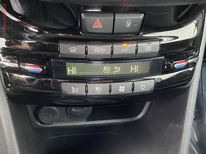 Peugeot 208 (2019) 1.2PT, Allure, navi - fotka 13 z 15