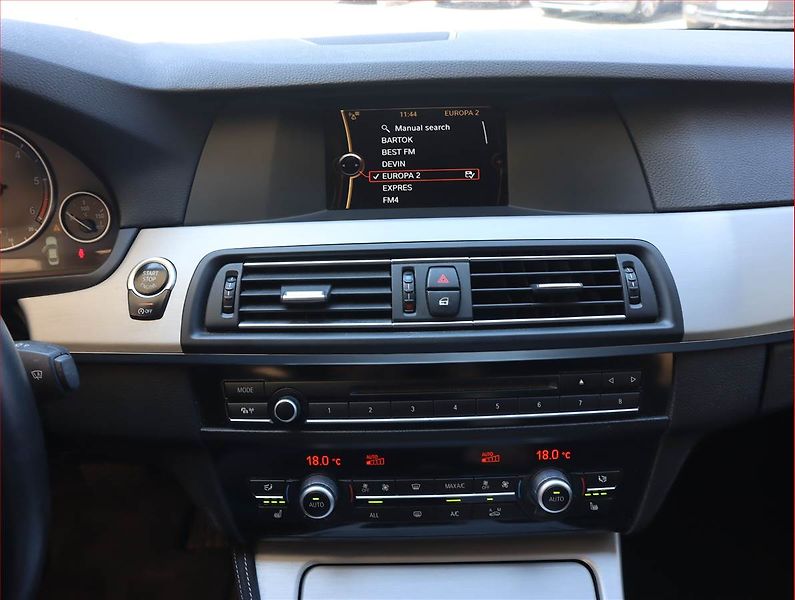 BMW Řada 5 (2013) M Sport 530d xDrive, 4X4 - fotka 12 z 20