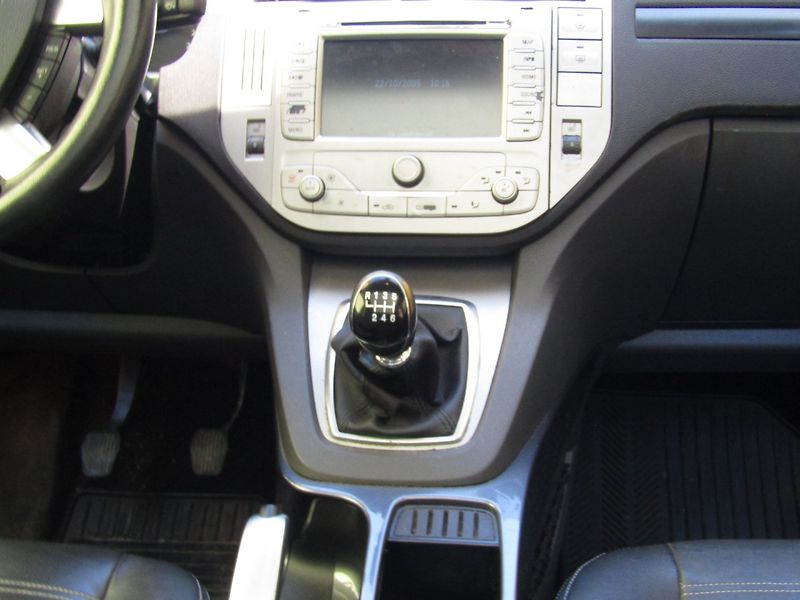 Ford Kuga (2009) 2.0 TDCi 100kW - fotka 17 z 36
