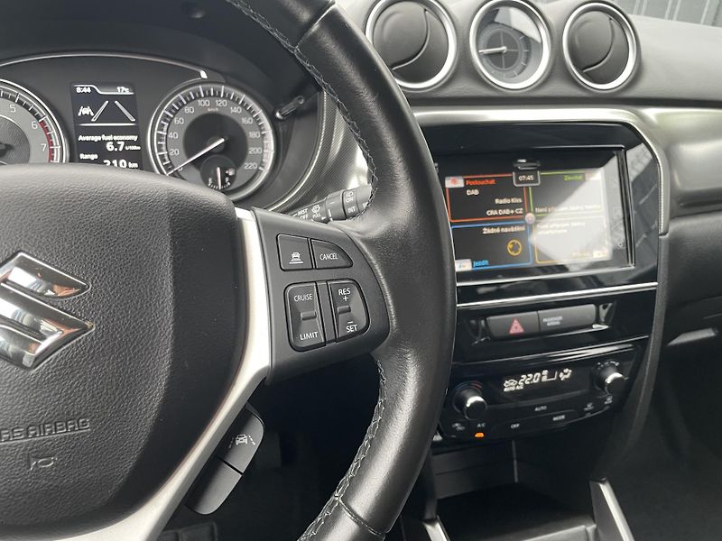 Suzuki Vitara (2020) 1.4 BoosterJet 103 kW LIMITED - fotka 16 z 33