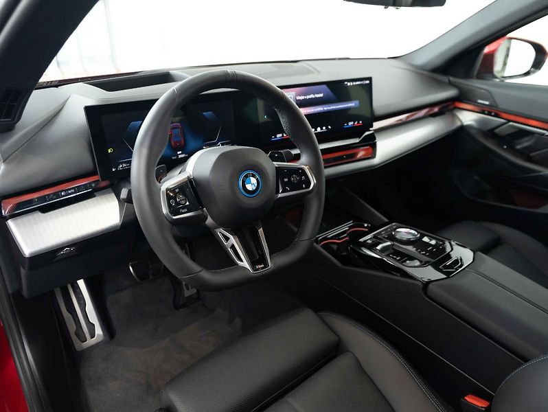 BMW Řada 5 550e xDrive - fotka 11 z 22