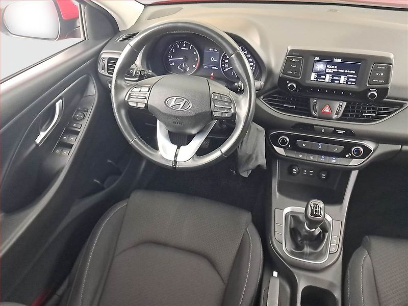 Hyundai i30 (2018) Comfort 1.4 T-GDI, Serv.kniha - fotka 7 z 16