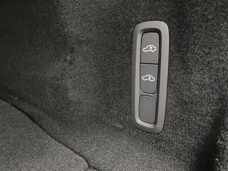 Volvo XC60 T8 AWD RECHARGE BLACK EDITION - fotka 34 z 64