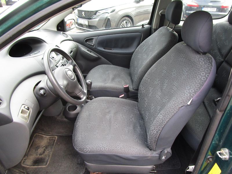 Toyota Yaris 1,0-48KW+NOVÝ OLEJ+FILTR - fotka 7 z 12