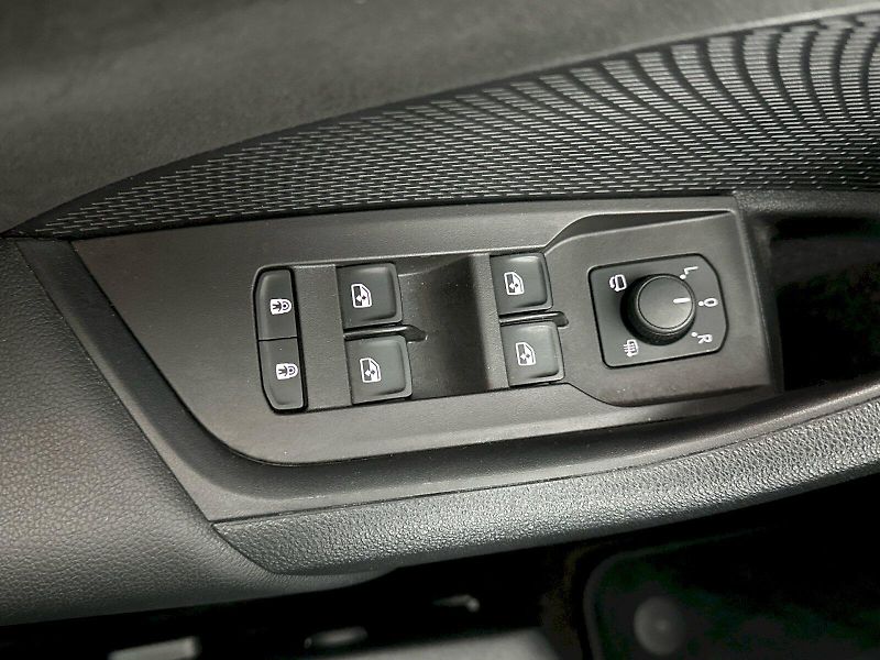 Škoda Octavia (2023) Combi 2.0 TSI 180 kW RS - fotka 32 z 40