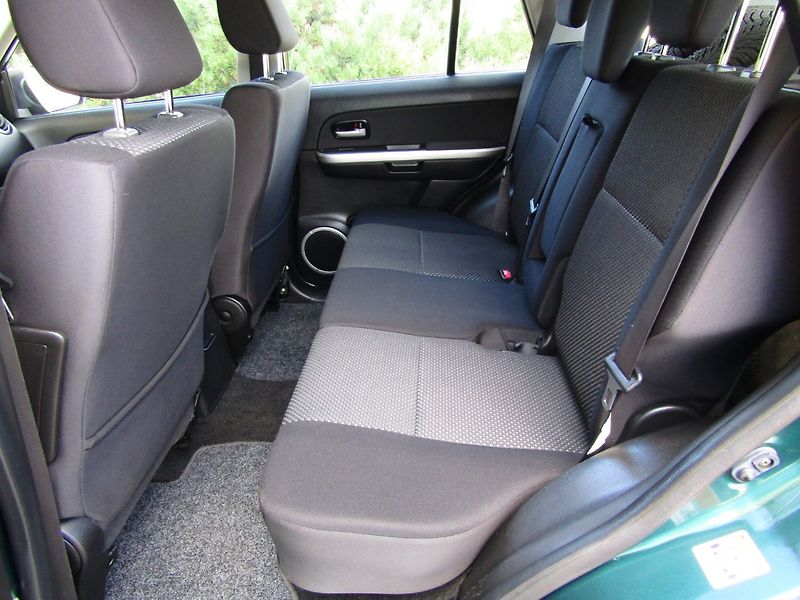Suzuki Grand Vitara (2006) 1.9 DDiS 95kW  BEZ KOROZE - fotka 22 z 40