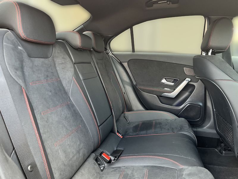 Mercedes-Benz Třídy A A-Třída 220 d sedan AMG Stylin - fotka 20 z 21