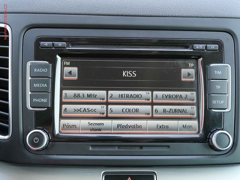 Volkswagen Sharan (2015) 2.0TDi, 2.maj,ČR, DSG, AC - fotka 20 z 25