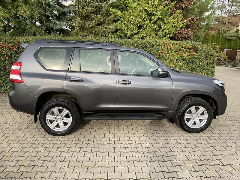 Toyota Land Cruiser (2017) - fotka 2 z 4