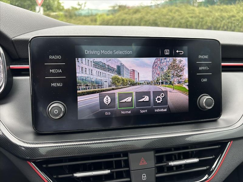 Škoda Kamiq 1,0 Monte Carlo ZÁRUKA PANORAM - fotka 29 z 43
