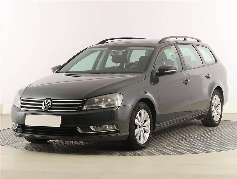 Volkswagen Passat (2013) Comfortline 2.0 TDI, Automat - fotka 2 z 21