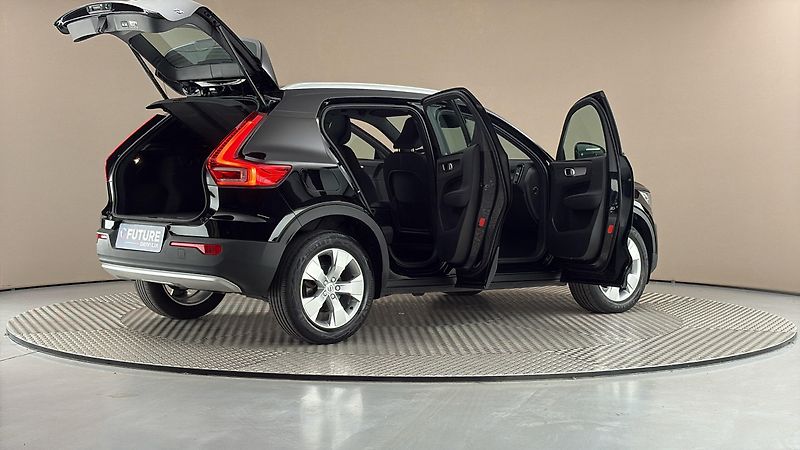 Volvo XC40 2.0 T3 AUT Momentum Pro - fotka 6 z 27