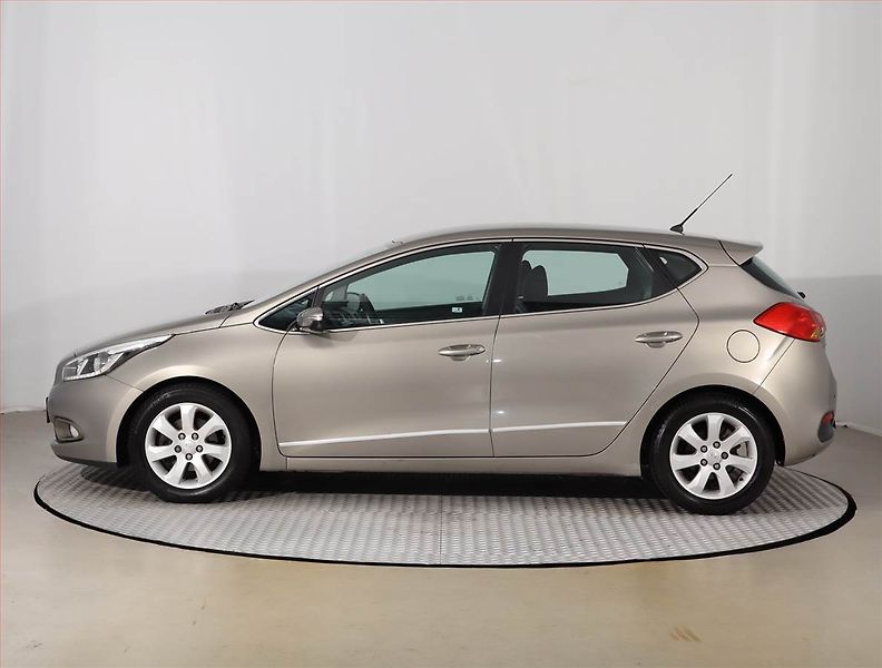 Kia Ceed (2013) 1.6 GDI, Serv.kniha, Tempomat - fotka 3 z 18
