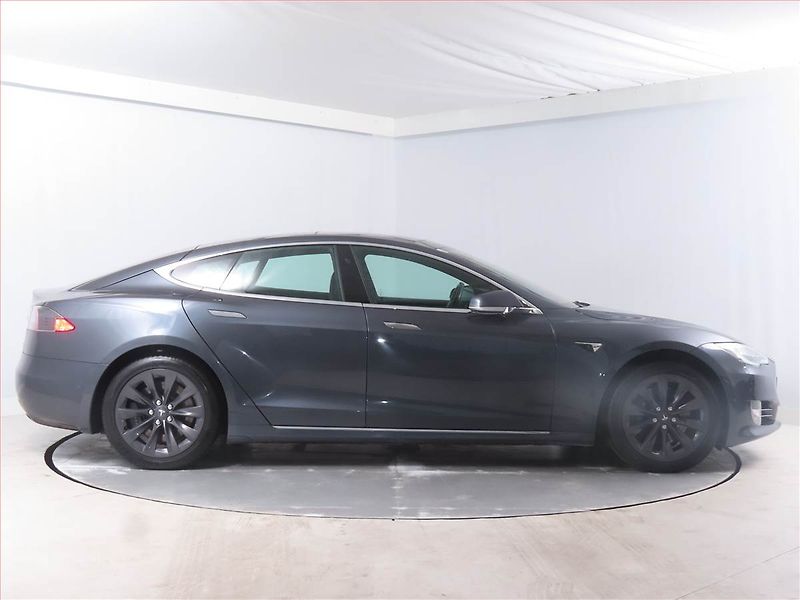 Tesla Model S (2017) P100D, SoH 93% - fotka 6 z 17