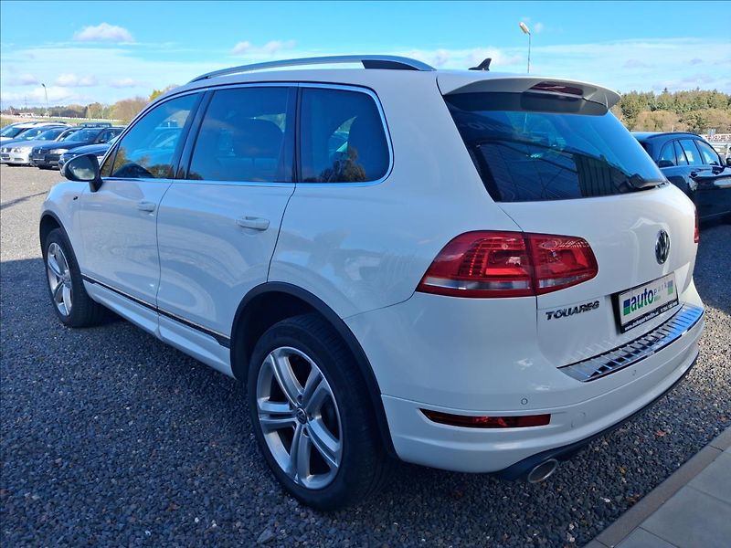Volkswagen Touareg 3,0 R-Line, CZ, kamera - fotka 5 z 17
