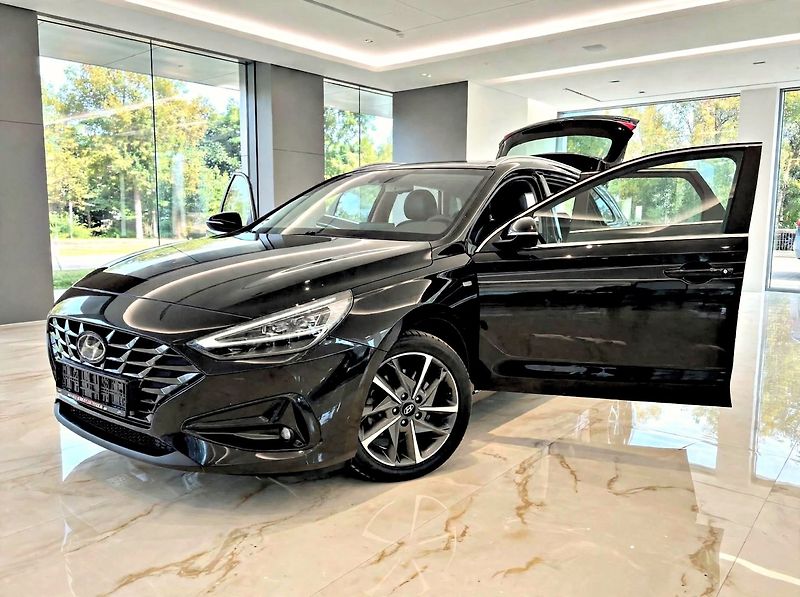 Hyundai i30 (2022) 1.6 CRDi MHEV 100kW Kůže - fotka 1 z 39