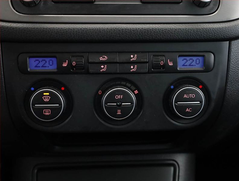 Volkswagen Tiguan (2008) 2.0 TDI, 4X4, Automat - fotka 11 z 16