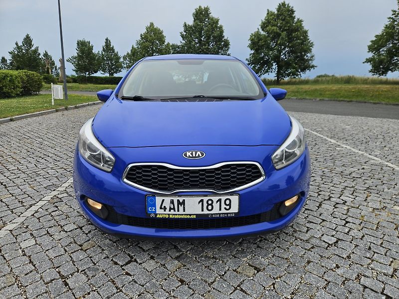 Kia Ceed (2015) 1.4crdi 66kw, MOŽNÉ SPLÁTKY  - fotka 3 z 24