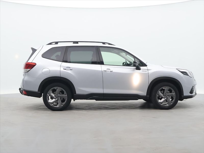 Subaru Forester 2,0 e-BOXER CVT Executive CZ - fotka 8 z 26