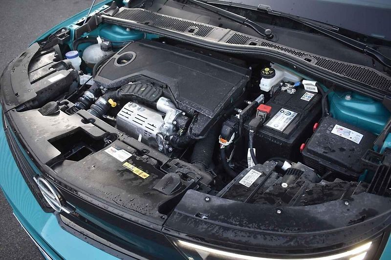 Opel Mokka je stále jedno z nejhezčích malých SUV.