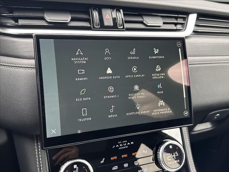 Jaguar F-Pace 3,0 D300 R-Dynamic SE AT ČR DP - fotka 19 z 32