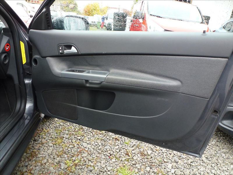 Volvo C30 2,0 i 16V Titanium Grey - fotka 28 z 62