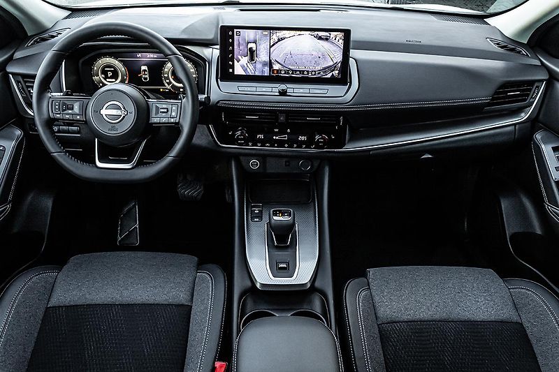 Nissan Qashqai 1,3 DIG-T  X-TRONIC N-CONNECTA - fotka 17 z 17
