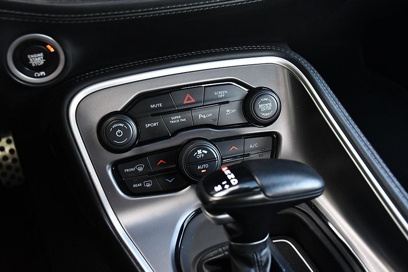 Dodge Challenger 5.7 V8 HEMI - fotka 24 z 41