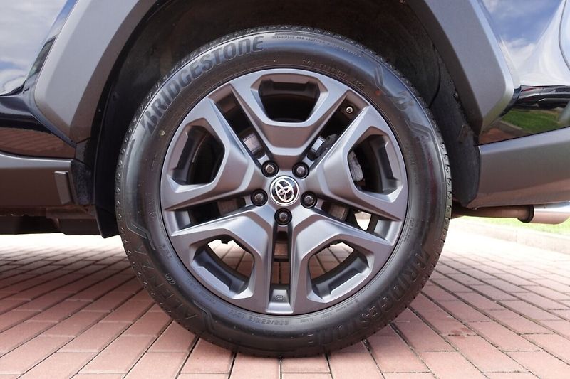 Toyota RAV4 2,5HSD Adventure 4x4 - fotka 8 z 34